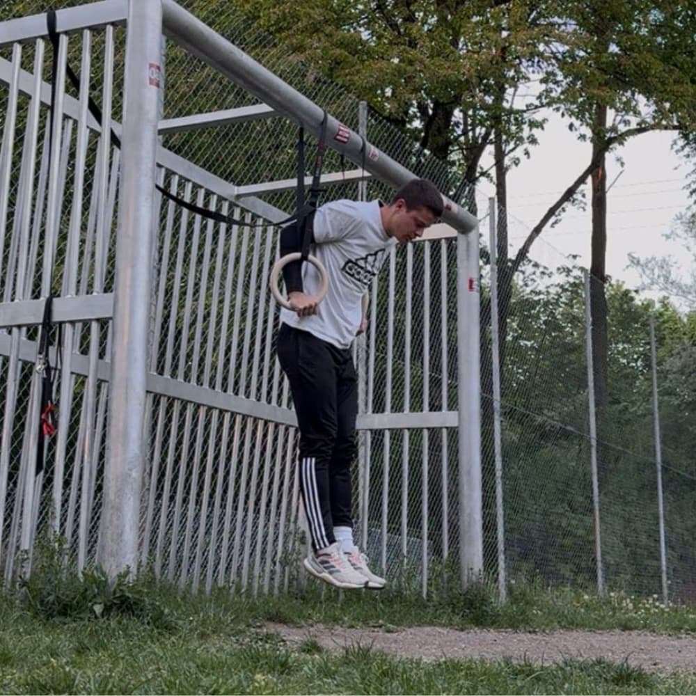 Training im Park — Fit an der frischen Luft